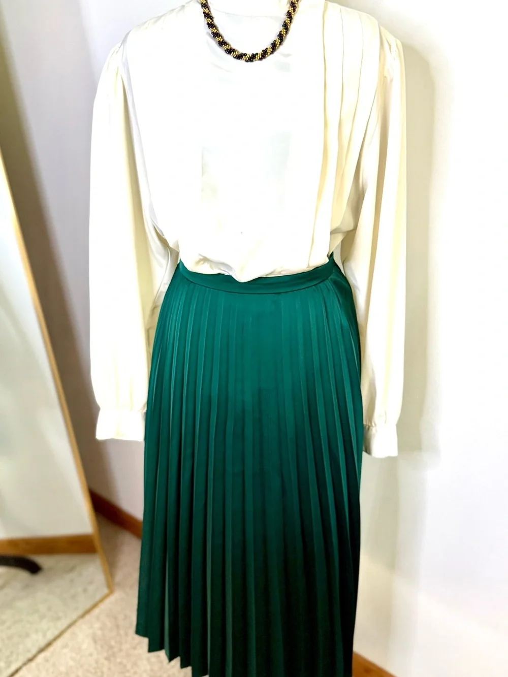 J. Crew Emerald Green Pleated Midi Skirt Satin Flowy Size 00 - Picture 6 of 6
